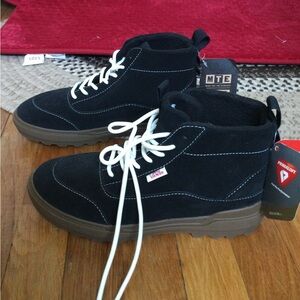 Vans black suede MTE boot